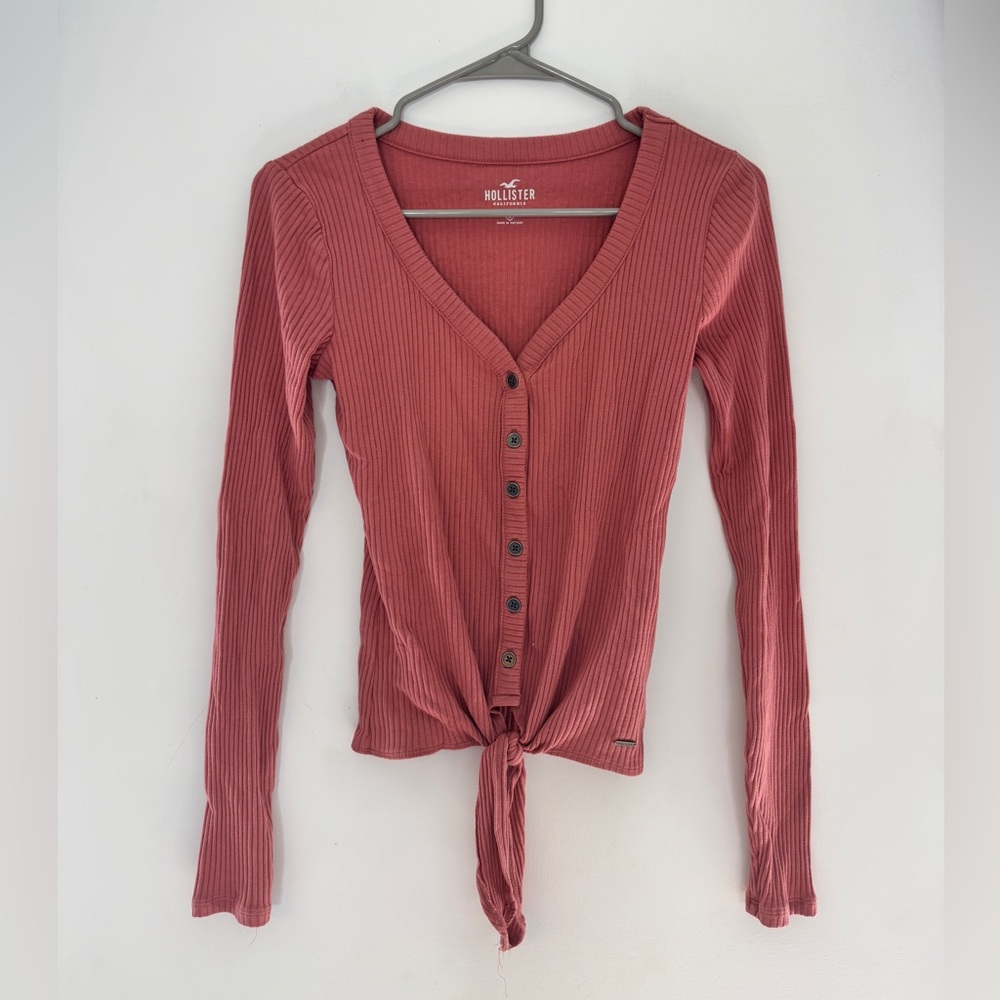 Hollister Ribbed Button-Front Tie-Hem Top in Dusty Rose
